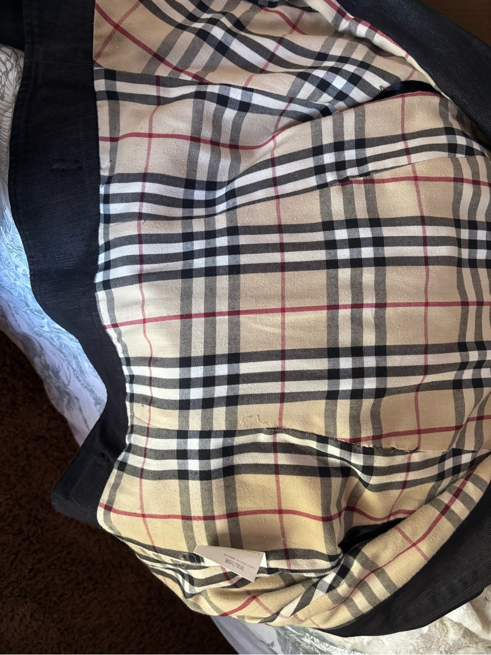 Burberry Black Denim Jacket with Beige Nova Check Lining - Picture 8 of 9